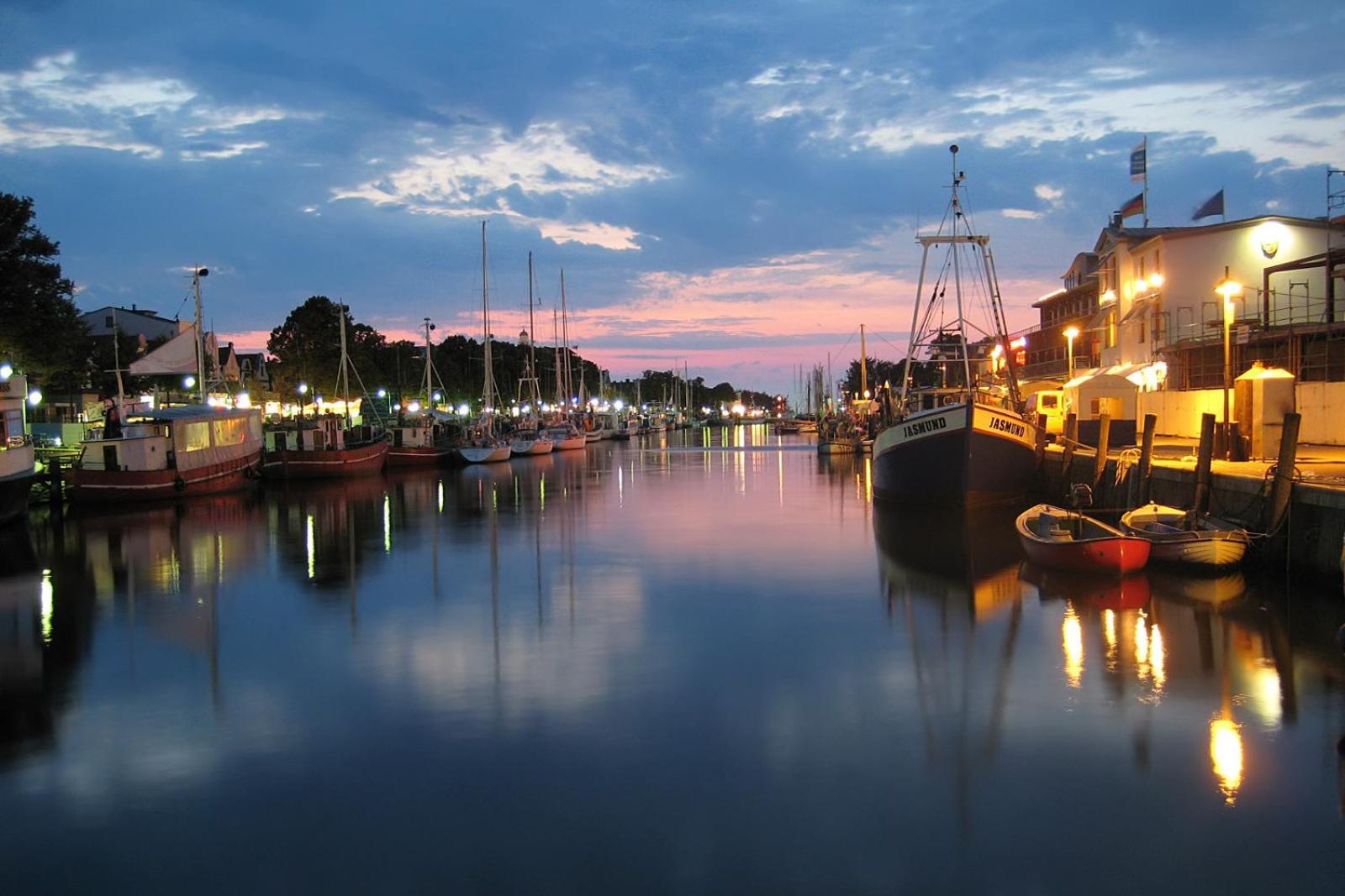 Doppelzimmer Dinner, Direkt Am Alten Strom Rostock Bagian luar foto