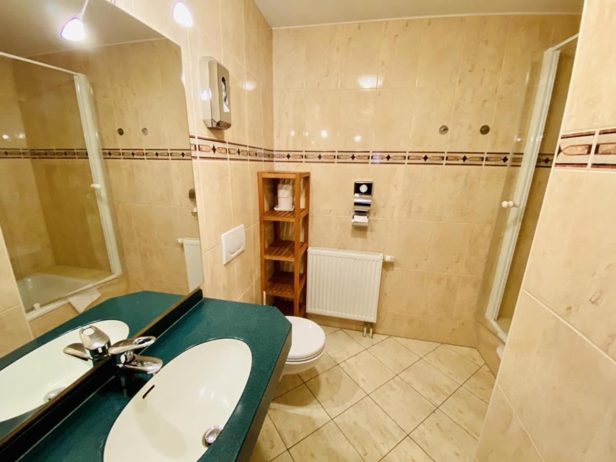 Doppelzimmer Dinner, Direkt Am Alten Strom Rostock Bagian luar foto